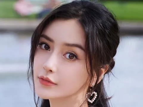 Angelababy bị yêu cầu cấm sóng vì xem đêm diễn thoát y của Lisa (BlackPink)