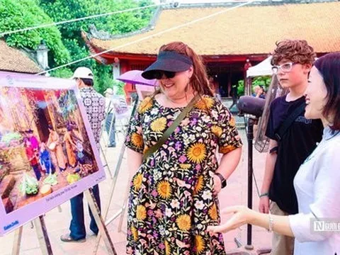 Hà Nội: Khai mạc triển lãm ảnh "Hà Nội trong tôi" lần thứ 18