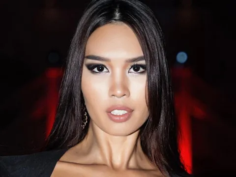 Siêu mẫu Hà Anh tố trưởng ban tổ chức cuộc thi Hoa hậu đình đám từng có hành động "bạo lực mạng" với mình