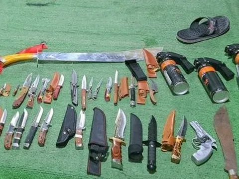 Đồng Nai: Phát hiện và ngăn chặn nhóm đối tượng tụ tập đánh nhau, thu giữ lượng lớn hung khí