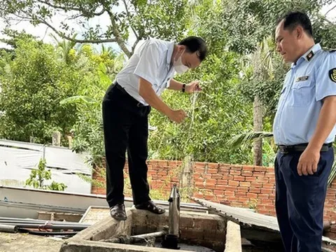 Phát hiện doanh nghiệp bán hàng nghìn lít xăng giả