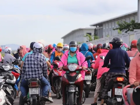 Vụ công nhân nghỉ việc sau giờ ăn: Tỉnh uỷ Nghệ An có văn bản chỉ đạo