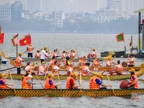 Sôi động tranh tài tại Giải Bơi chải thuyền rồng trên hồ Tây