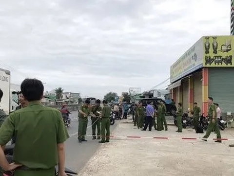 Tặng quà cho gia đình liệt sĩ Công an hy sinh khi làm nhiệm vụ