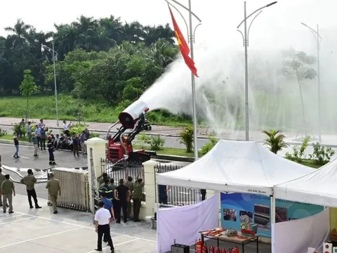Hải Phòng: Thực hành chữa cháy cho hơn 1.200 học sinh, sinh viên