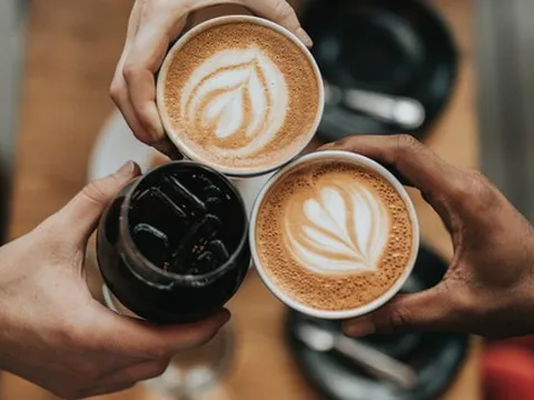 Nghiên cứu mới: Trên 45 tuổi nên uống cà phê hằng ngày