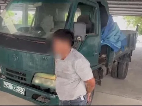 Lái xe hết hạn đăng kiểm 9 năm, tài xế chống đối cảnh sát giao thông
