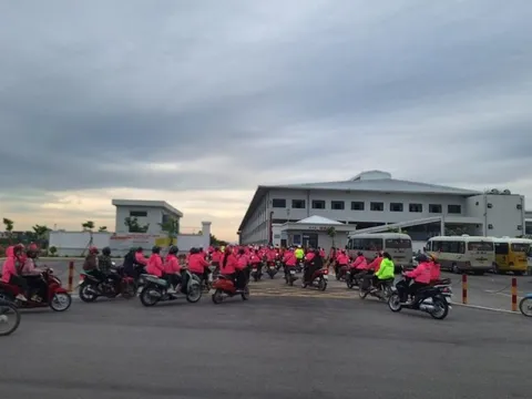 Hàng nghìn công nhân nghỉ việc sau giờ ăn đã đi làm trở lại