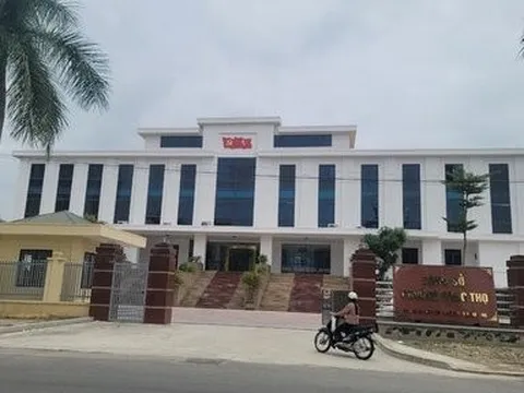 Phường lắp thẻ từ vào thang máy công sở để cán bộ dùng, dân phải đi bộ