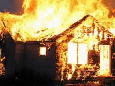 Ninh Thuận: Cha dùng xăng đốt phòng ngủ khiến con vừa tròn 1 tháng tuổi tử vong