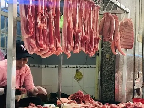Nghịch lý giá lợn hơi giảm sâu nhưng ra chợ phải mua thịt đắt gấp 3 lần