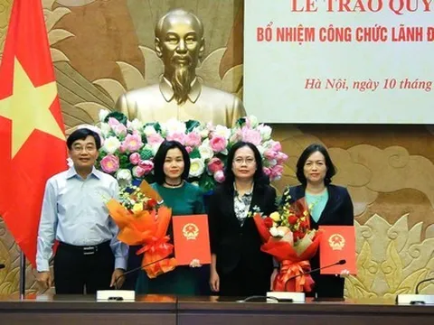 Trao quyết định bổ nhiệm hai nữ phó vụ trưởng Văn phòng Quốc hội