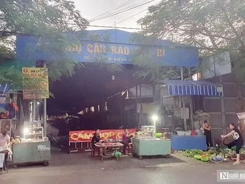 Hải Phòng: Hơn 100 tiểu thương ra vỉa hè kinh doanh sau khi đóng cửa chợ