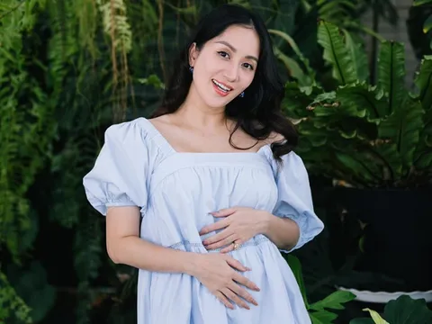 "Kiện tướng dancesport" Khánh Thi bất ngờ đăng ảnh với "tình cũ" Chí Anh