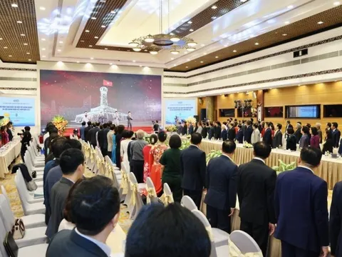 Lần đầu tiên giới doanh nhân Việt Nam có ca khúc truyền thống