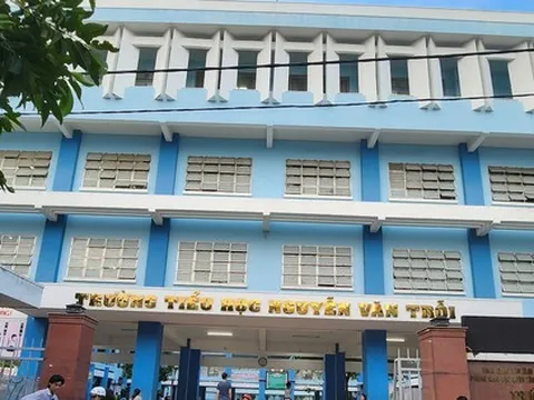 Tạm đình chỉ giáo viên đánh gãy ngón tay học sinh