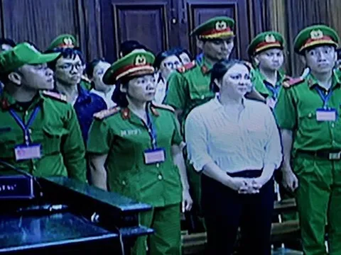 Bà Nguyễn Phương Hằng yêu cầu bà Hàn Ni, ông Văn Sỹ bồi thường đến 500 tỉ đồng