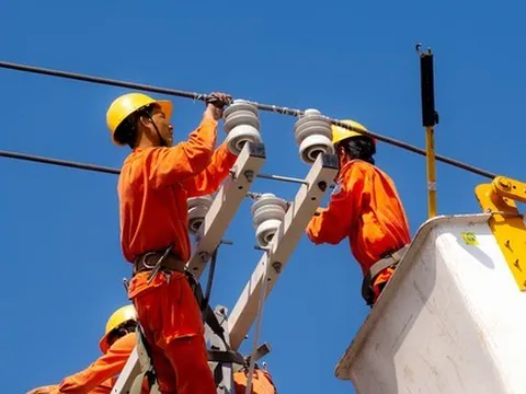 Ủy ban Kiểm tra Trung ương đang kiểm tra điện và xăng dầu