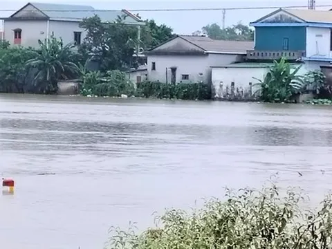 Thừa Thiên - Huế: Có nơi ngập sâu đến 1,3 m do mưa lũ, một số trường học đóng cửa