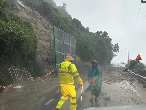 Đèo Hải Vân sạt lở do mưa lớn, người dân Đà Nẵng lo lụt lịch sử lặp lại