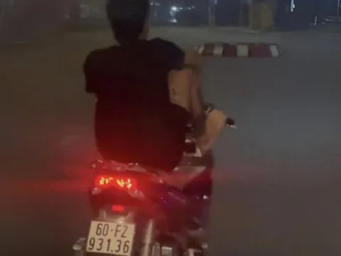 Đồng Nai: Xác minh làm rõ 2 thanh niên điều khiển xe máy bằng chân
