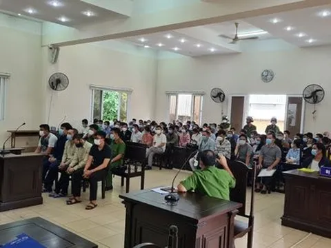 Bình Dương: Lãnh đạo công ty BĐS bị đưa ra xét xử, hàng trăm bị hại đến toà