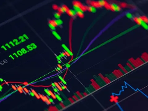 Người đàn ông ở Hà Nội mắc bẫy đầu tư chứng khoán, mất gần 16 tỷ đồng
