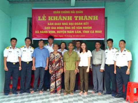Vùng 5 Hải quân bàn giao nhà đại đoàn kết cho hộ nghèo tại tỉnh Cà Mau