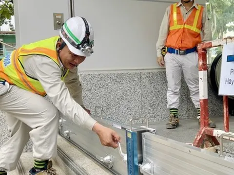 Cận cảnh cửa ngăn nước tại các nhà ga ngầm tuyến metro số 1 TPHCM