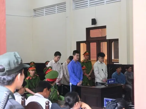 Chém người vì ghen tuông, nhóm đối tượng lãnh án 40 năm tù