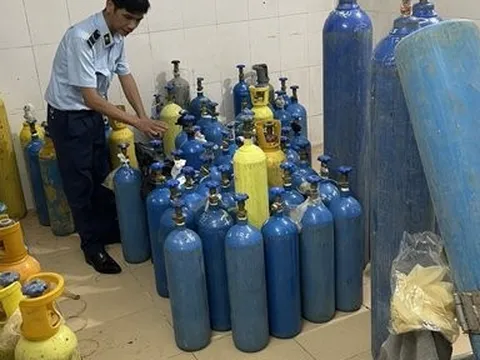 Hà Nội: Phát hiện bình "khí cười" dạng mới
