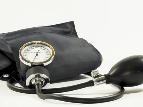 Huyết áp lúc cao lúc thấp: Hai lời cảnh báo đáng sợ