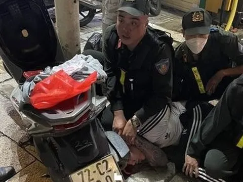 Điều tra đối tượng tàng trữ 20 viên nén nghi ma tuý giấu ở cốp xe