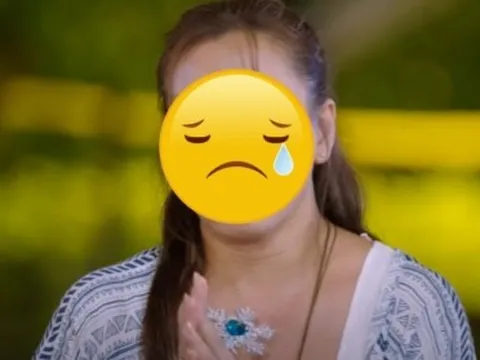 Một "chị đẹp" bật khóc kể việc chắp tay van xin: "Khi đi diễn về, tôi chỉ nghĩ làm ơn đừng ai chụp ảnh mình đăng lên báo!"