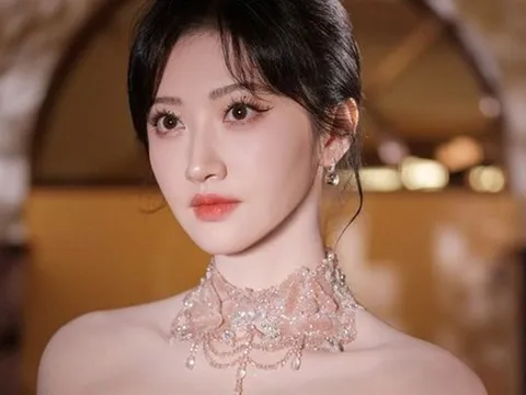 Cảnh Điềm bị chê giả tạo, danh tiếng tụt dốc sau vụ bị dọa tung video nóng với bạn trai