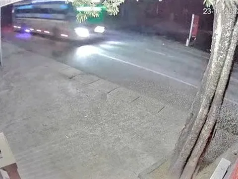 Hà Tĩnh: Xử phạt tài xế đổ chất thải nhà vệ sinh trên xe xuống đường