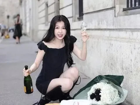 Ngu Thư Hân nhận "gạch đá" vì để bánh mì dưới đất, lãng phí đồ ăn