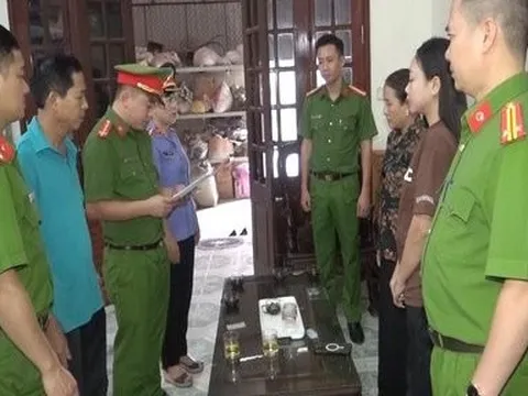 Khởi tố 2 người mua hàng chục nghìn sản phẩm giả mạo để bán livestream