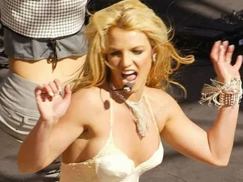 Chi tiết về cuộc hôn nhân chớp nhoáng 55 tiếng của Britney Spears