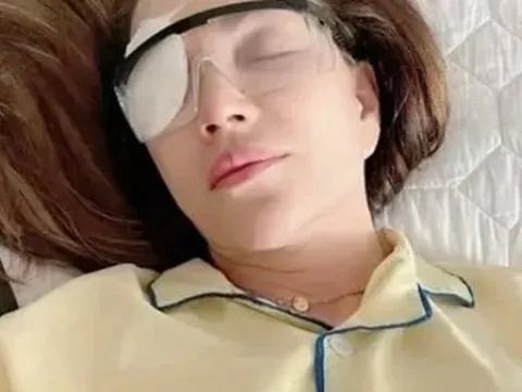 Ca sĩ Thanh Hà lên bàn mổ