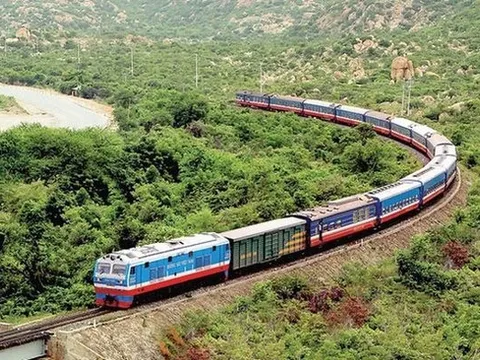 Đường sắt Hà Nội bất ngờ ghi nhận lãi cao kỷ lục, nhưng số lỗ luỹ kế mới là điều đáng quan tâm