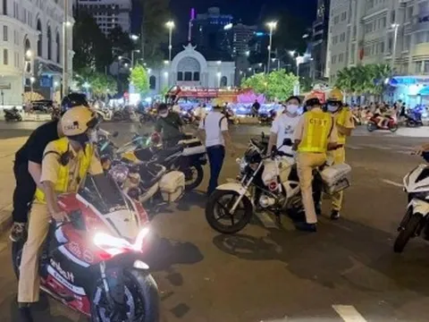 Phát hiện hàng chục xe máy nghi “độ chế” ở phố đi bộ Nguyễn Huệ