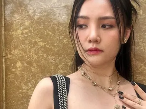 Quán quân Vietnam Idol lộ diện ở Ca sĩ mặt nạ khiến Trấn Thành bật khóc