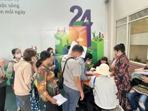 Gần 70 khách hàng được Manulife gọi điện chốt ngày đối chất