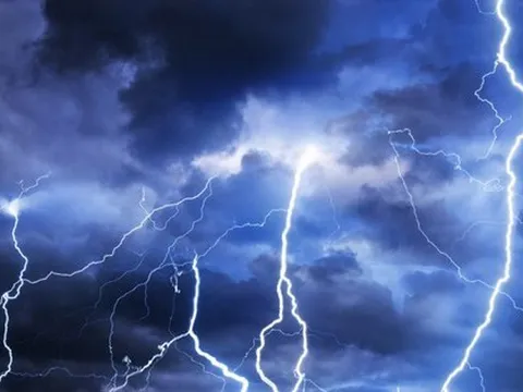 2 người thương vong vì bị sét đánh ở Long An