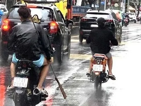 Triệu tập nhóm thanh thiếu niên vác đao chạy khắp đường phố chém người