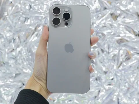 iPhone 15, iPhone 15 Pro Max bất ngờ xuống giá sau 1 tháng mở bán tại Việt Nam