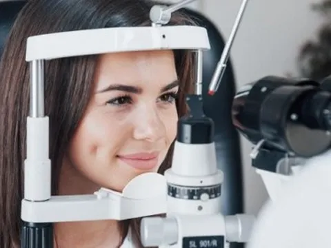 Cholesterol cao là ‘quả bom hẹn giờ’, nếu thấy 3 dấu hiệu này ở mắt thì đừng bỏ qua