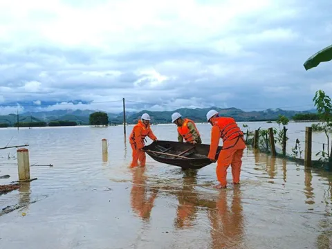 Hà Tĩnh cơ bản khôi phục cấp điện trở lại cho khách hàng sau mưa lũ