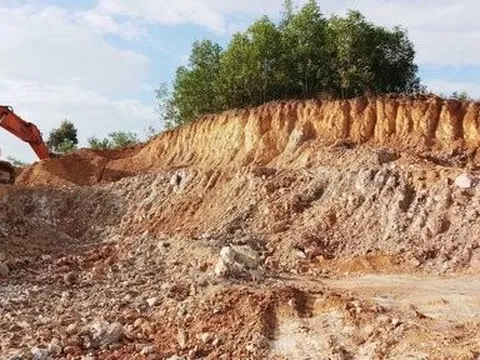 Chấp nhận mất tiền cọc, một công ty xin huỷ kết quả trúng đấu giá mỏ đất